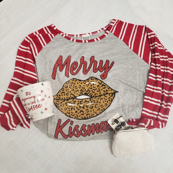 💋 "Merry Kissmas" 💋Plus- Long sleeve top - Picture 3 of 5